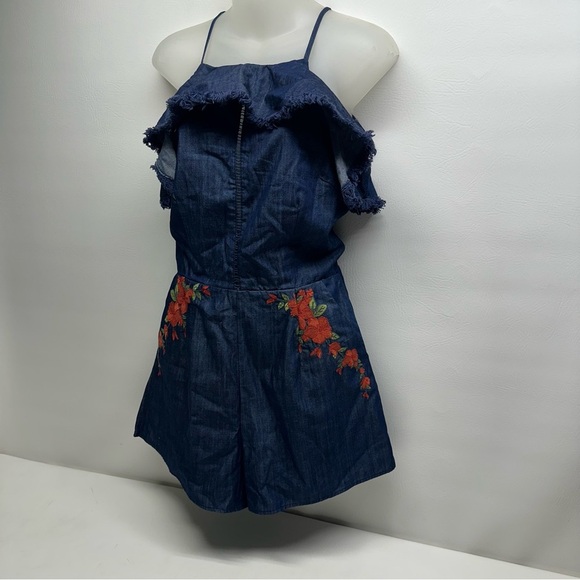 MOON RIVER Stylish chambray Romper with Floral Embroidery - Picture 4 of 16